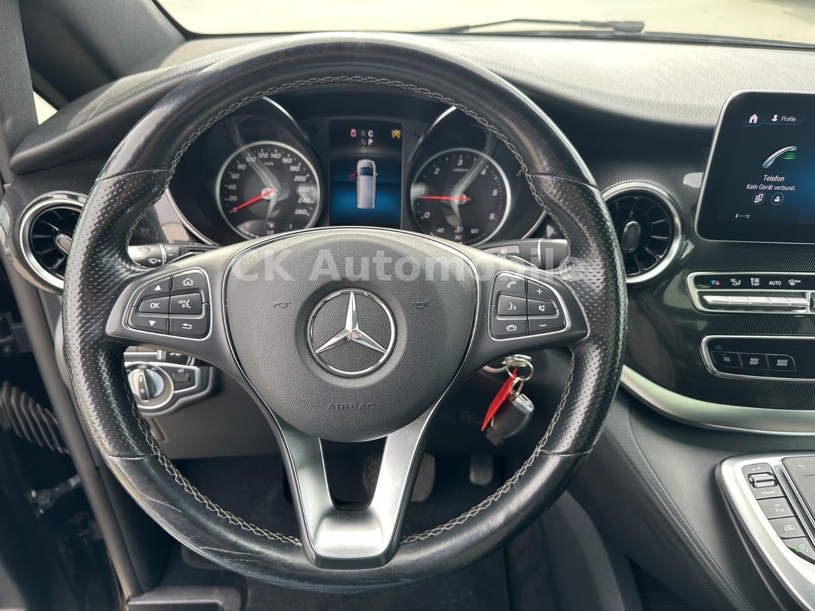 Fahrzeugabbildung Mercedes-Benz V300d EDITION 4Matic AMG-Line/7 Sitze/Pano/LED