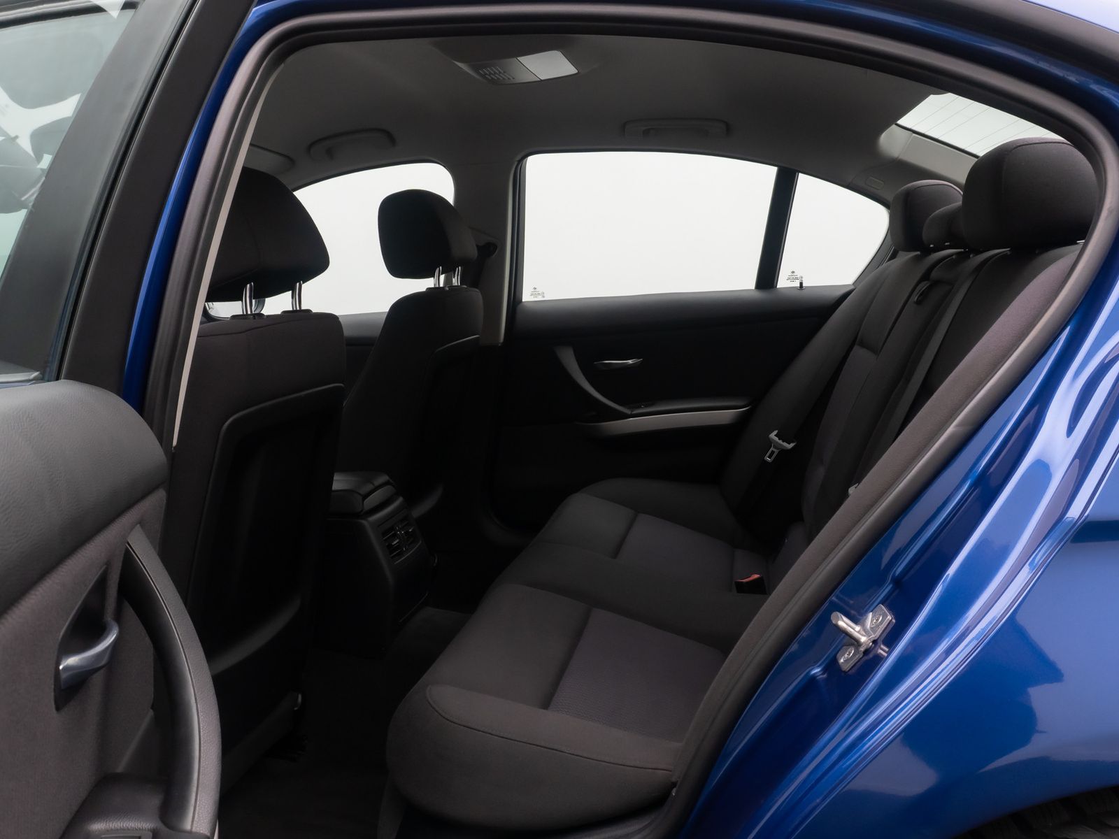 Fahrzeugabbildung BMW 318i Tempomat XenonPDC Komfort Sportsitz 17"WR