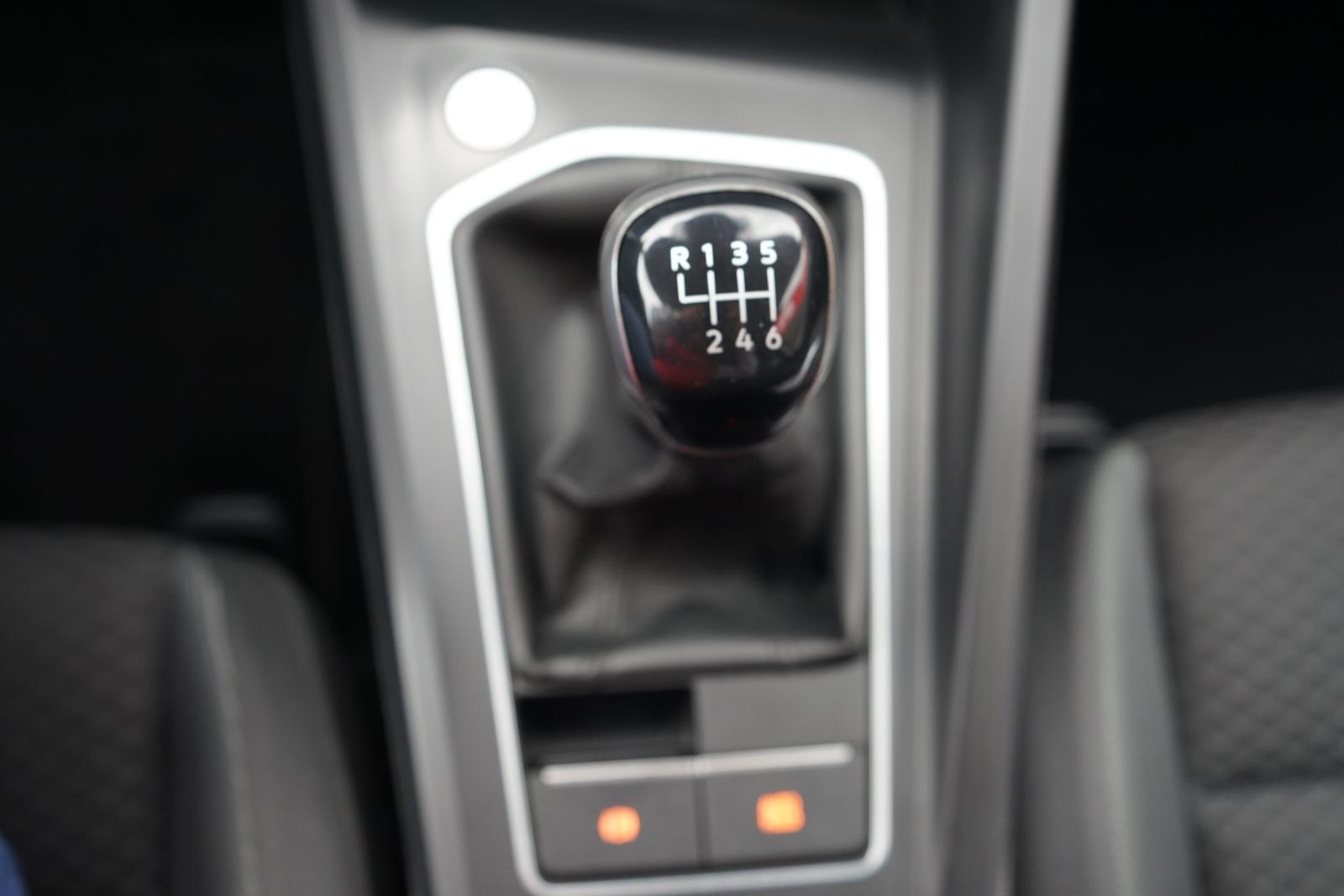Volkswagen Golf VIII 1.5 TSI Life LED Navi Sitzheizung DAB, миниатюра 13