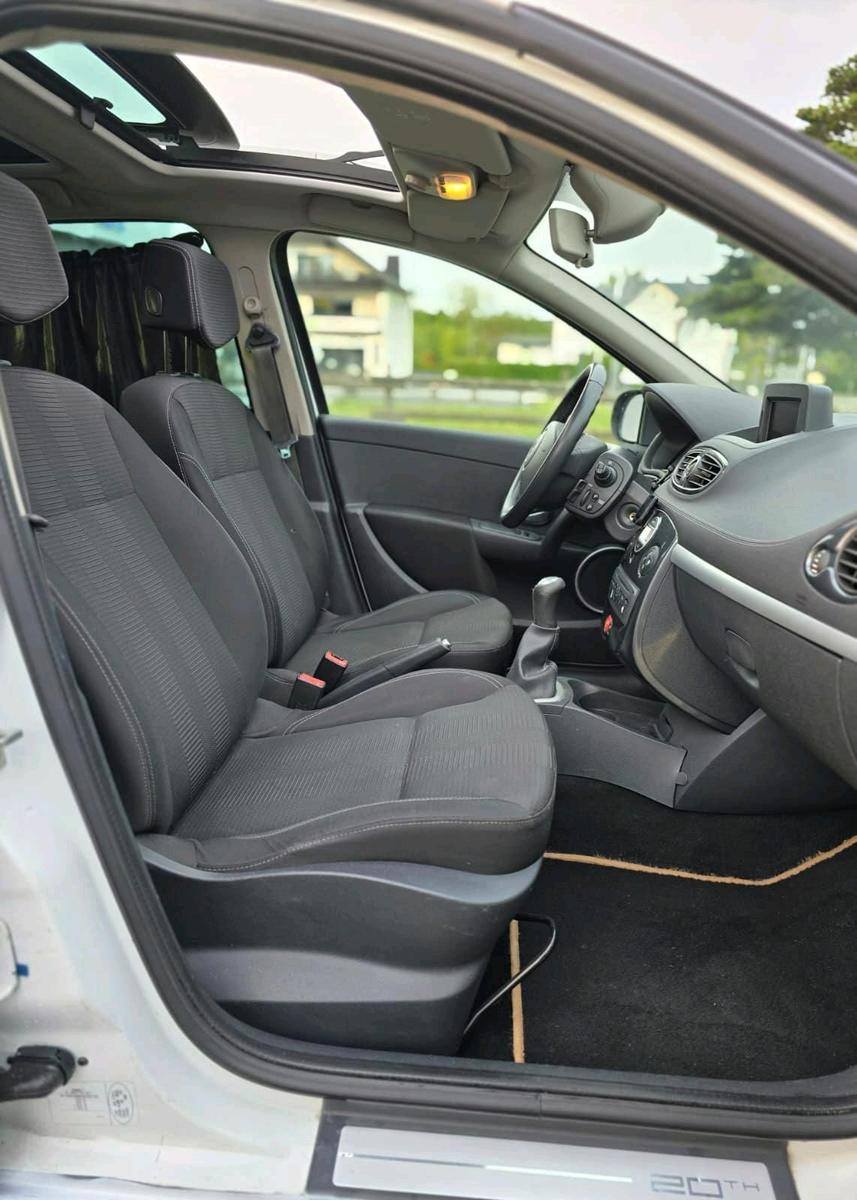 Renault Clio 2010 — photo 9