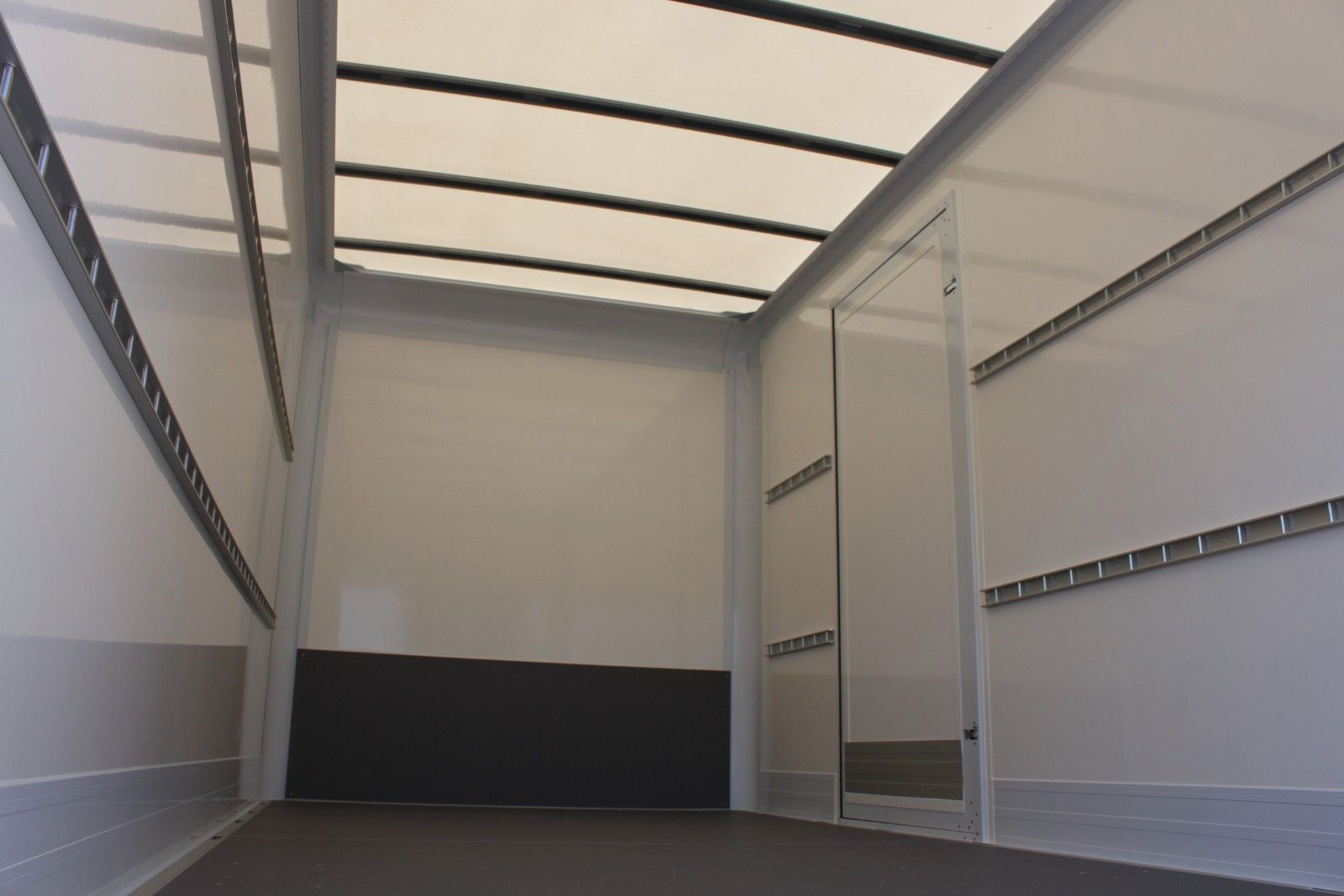 Fahrzeugabbildung Iveco 35S16A8/P Koffer/LBW/Seitentür Voll-LED