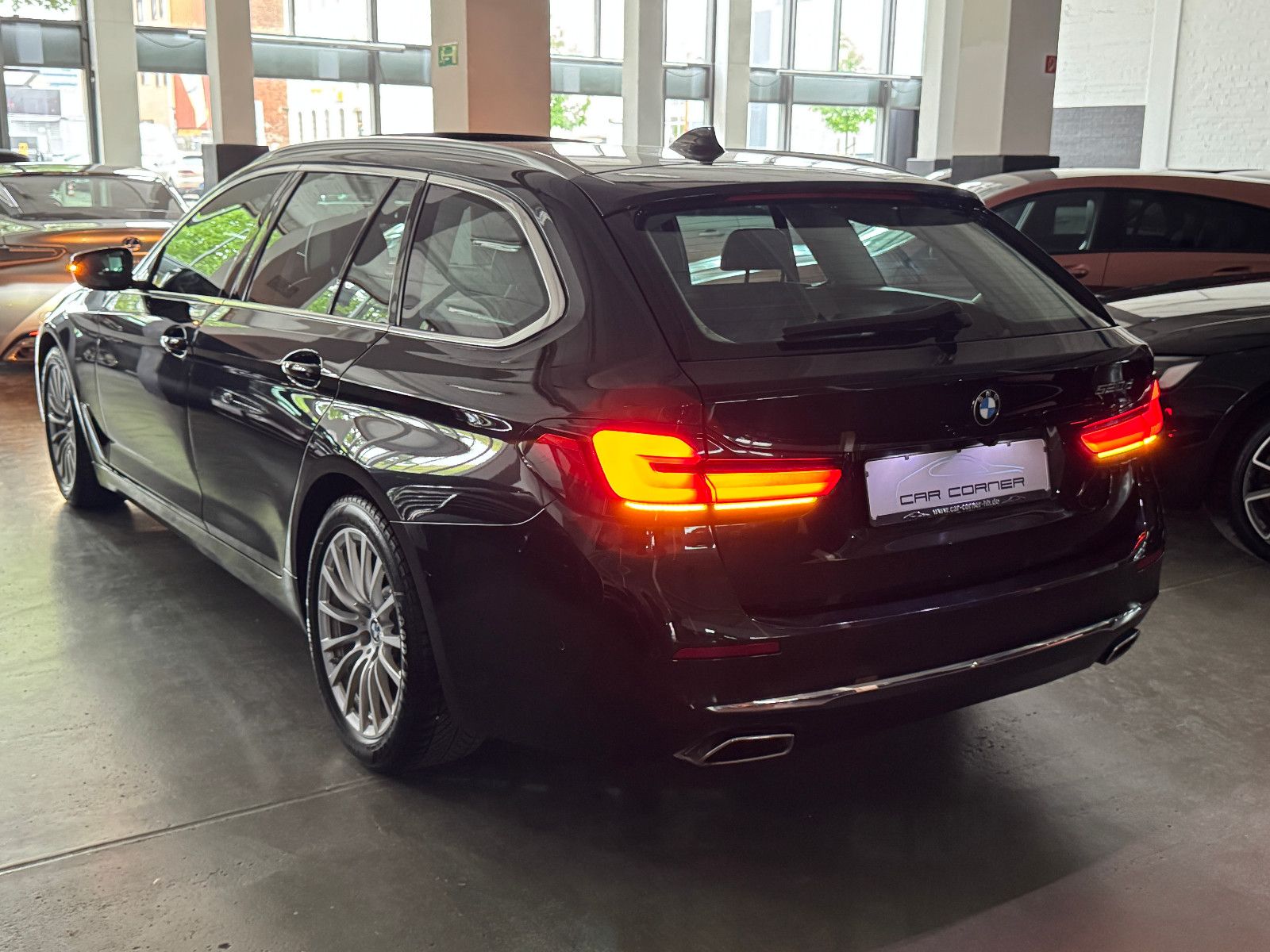 Fahrzeugabbildung BMW 520 d T LUXURY LINE HUD PANORAMA LASER VOLL