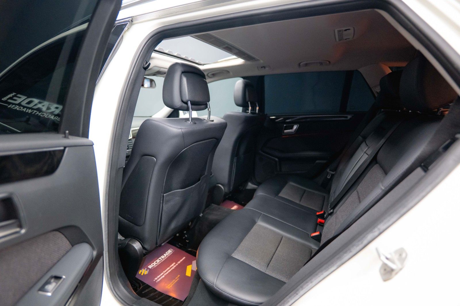 Fahrzeugabbildung Mercedes-Benz E 220 T CDI BlueEfficiency Avantgarde *Bi-Xenon*