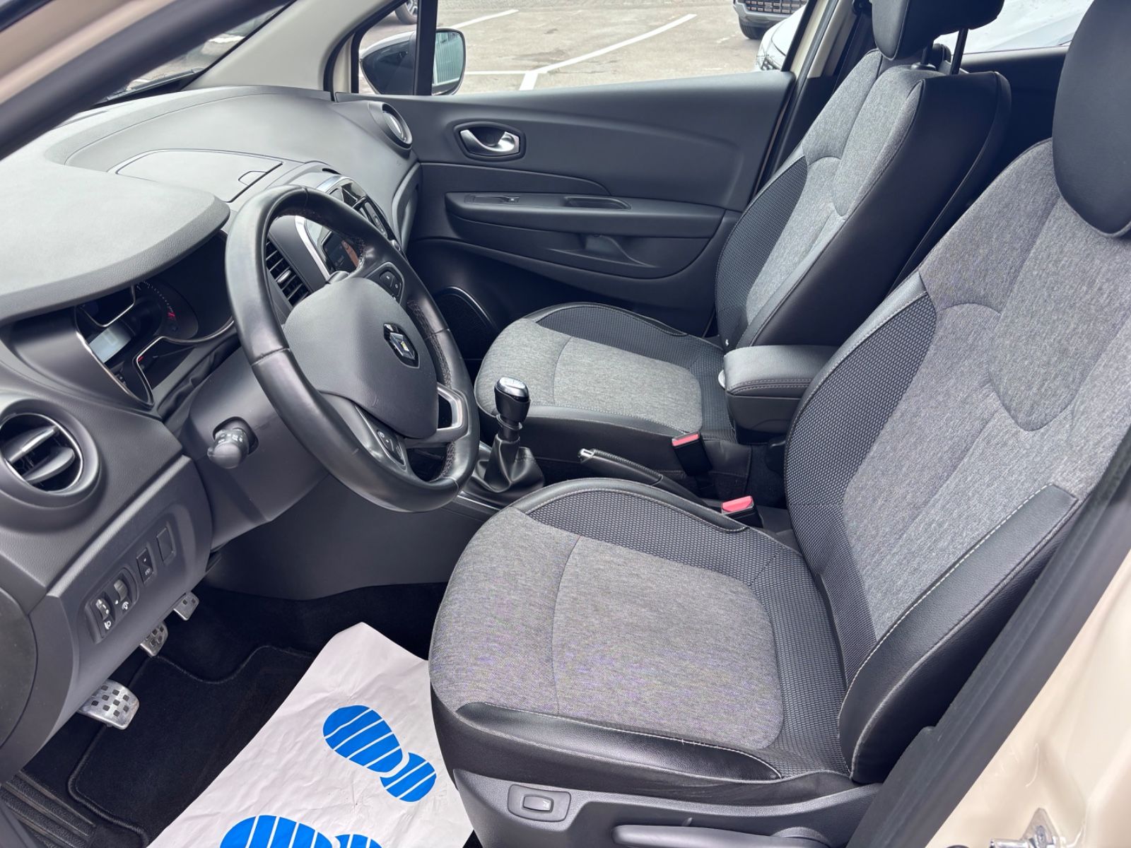 Fahrzeugabbildung Renault Captur Crossborder