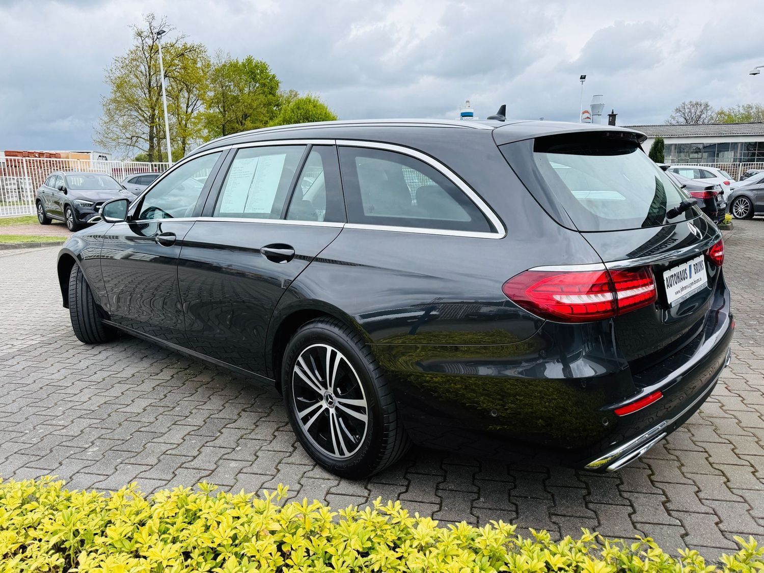 Fahrzeugabbildung Mercedes-Benz E 220 T d AVANTGARDE, MBUX Premium, RFK, Totw, L