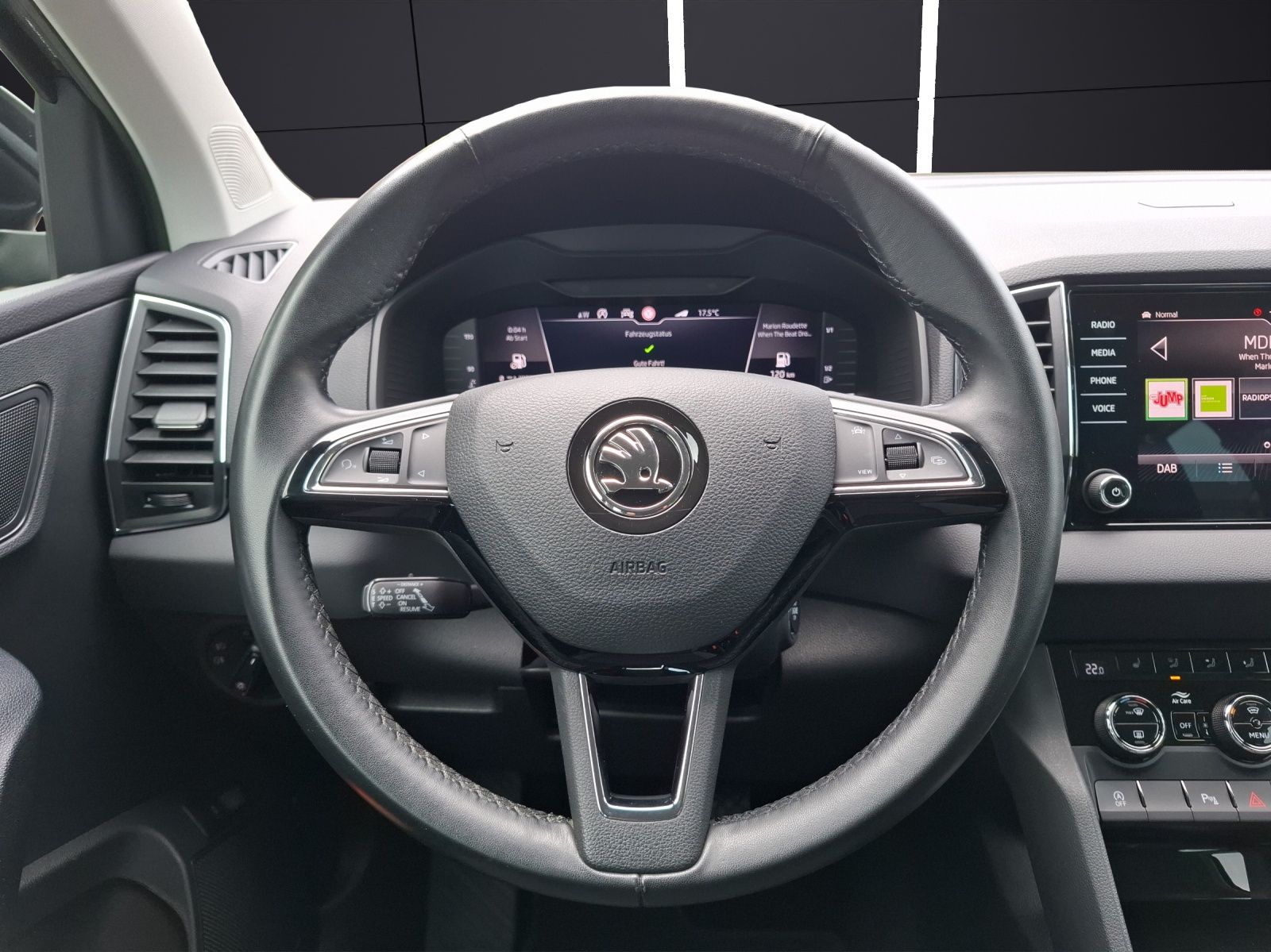 Fahrzeugabbildung SKODA Karoq TSI Drive-125 DSG LED Navi AID ACC RFK SH
