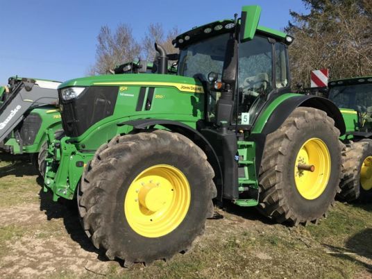 John Deere 6R 250