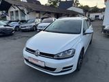 Volkswagen Golf VII Variant Highline BMT - Volkswagen Golf mit Benzin-Antrieb: Kombi, Klimaautomatik, Euro4