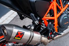 KTM Duke 690 R + A2 / 35 kW  + Akra + IXS Taschen