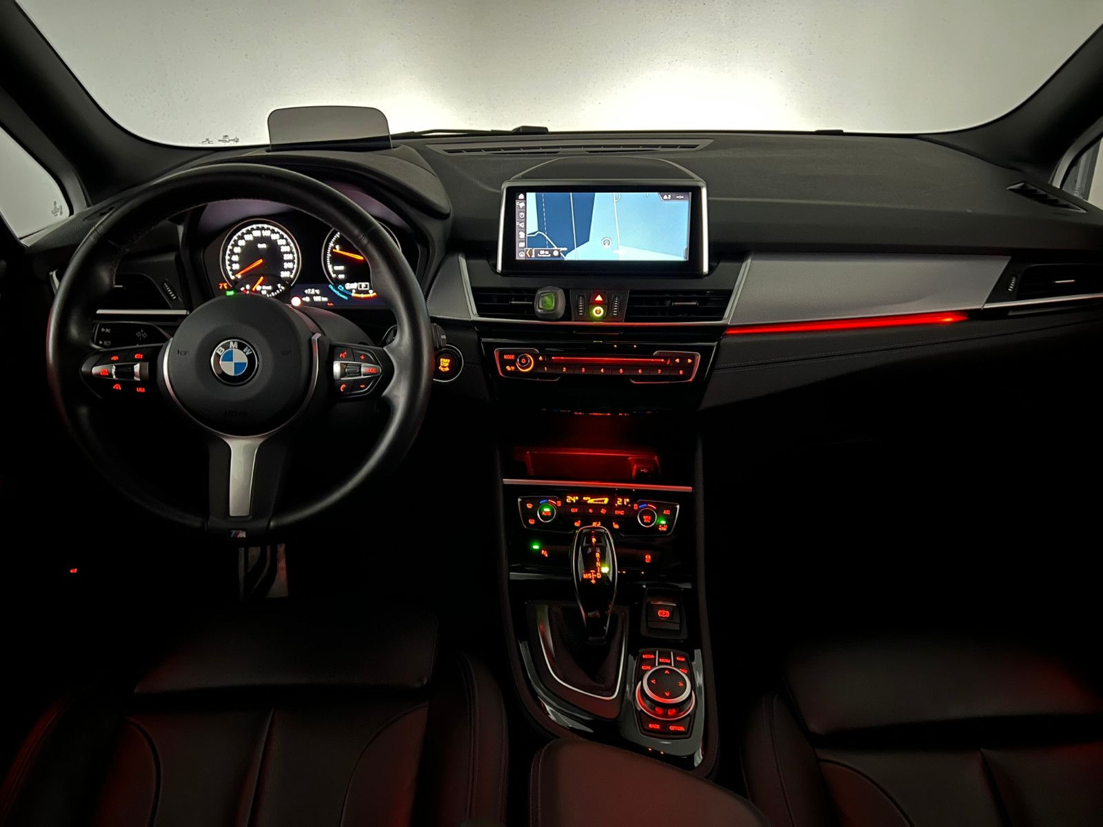 Fahrzeugabbildung BMW 220 d xDrive Gran Tourer M SPORT/HuD/ACC/7-SITZE