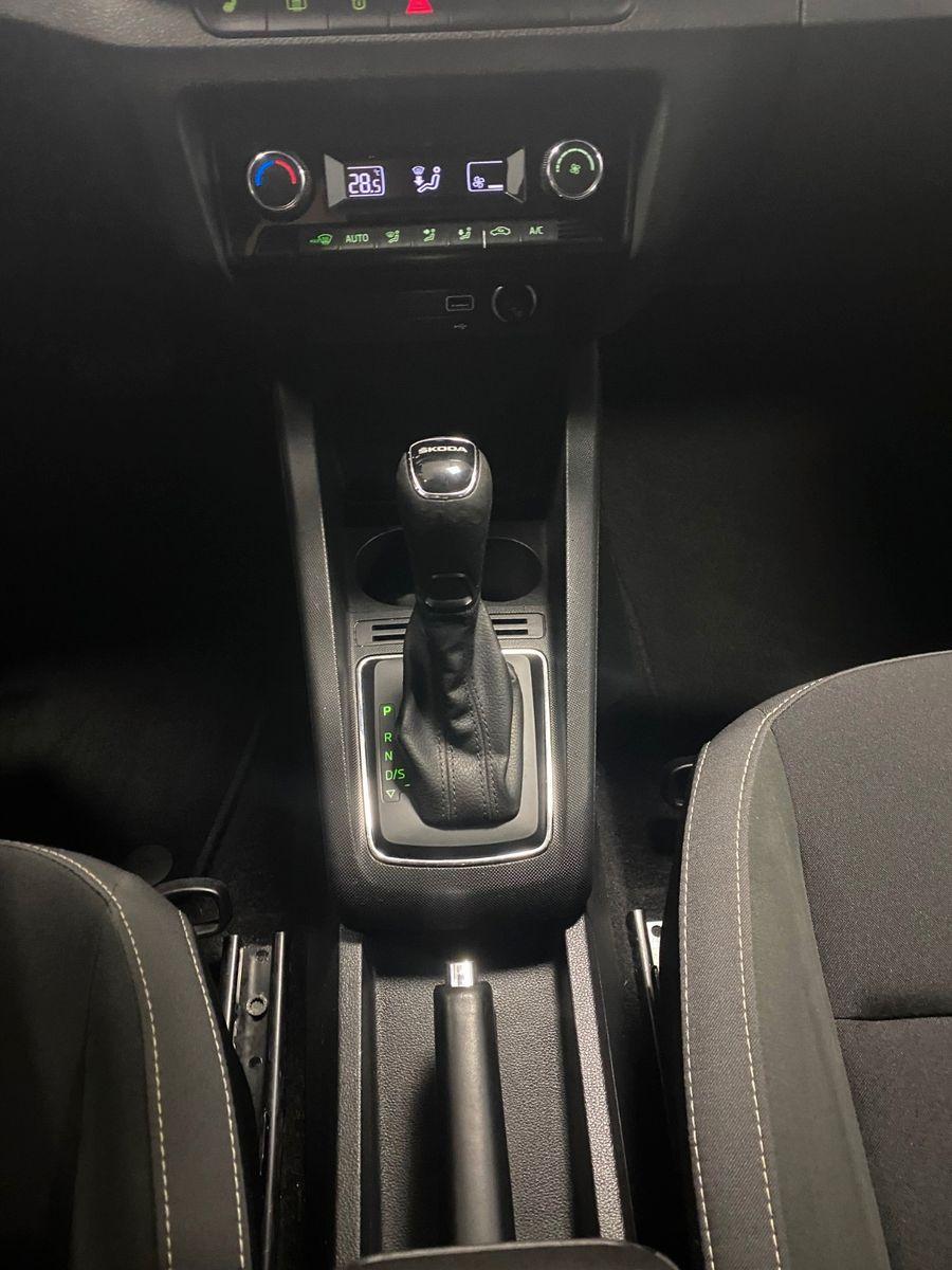 Skoda Fabia 1.0 TSI DSG STYLE+Kamera+Mirror Link+ALU+