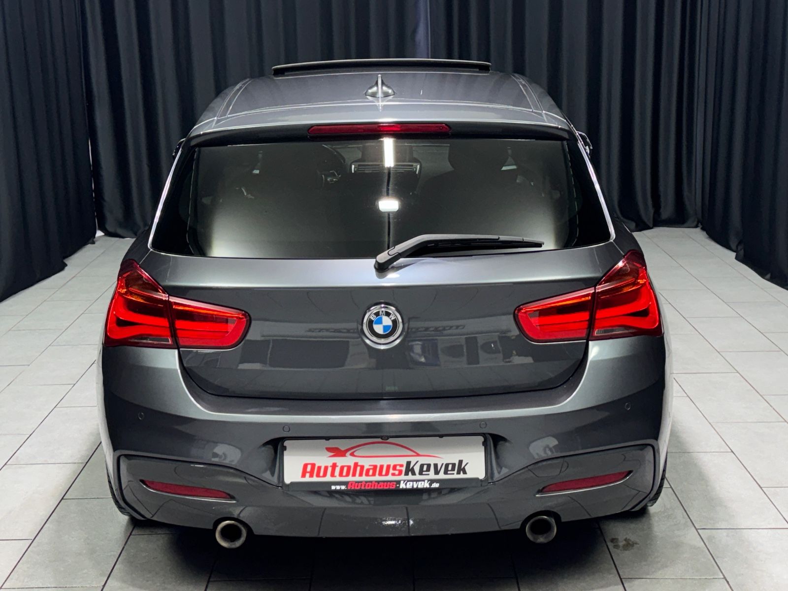 Fahrzeugabbildung BMW M135 i xDrive|AUTOMATIK|H&K|NAVI|KAMERA|