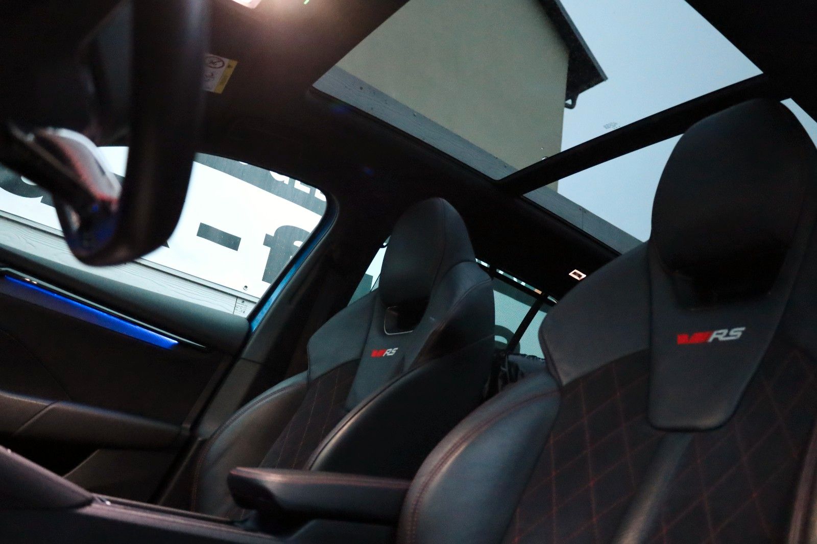 Fahrzeugabbildung SKODA Octavia Combi RS iV,Navi,Kamera,4xSH,HUD,Pano+WR