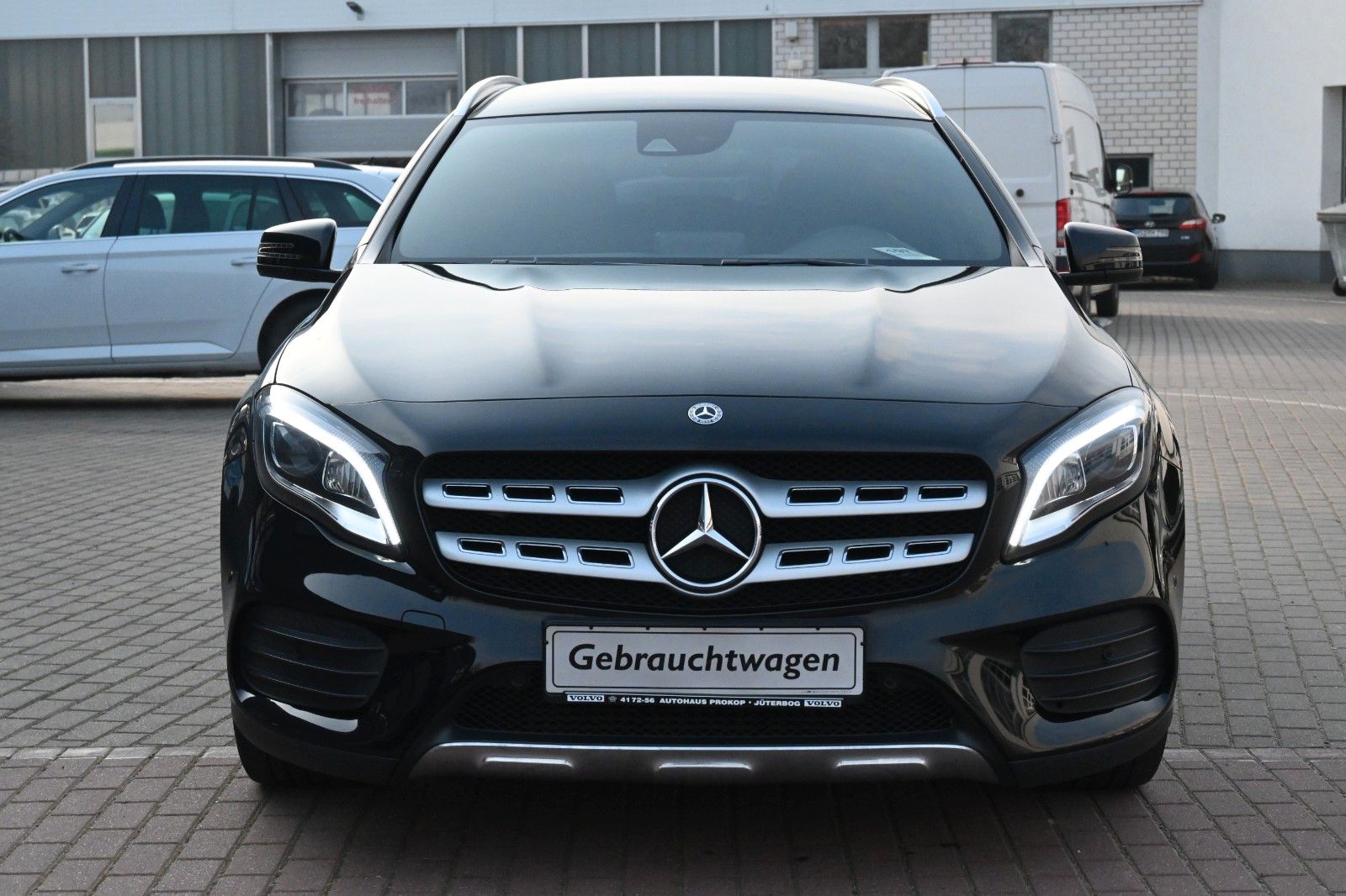 Fahrzeugabbildung Mercedes-Benz GLA 200 AMG-Line Autom.*PDC*LED*AHK