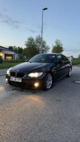 BMW E92 320i M-Paket ab Werk - BMW 320 aus 2007: Coupé