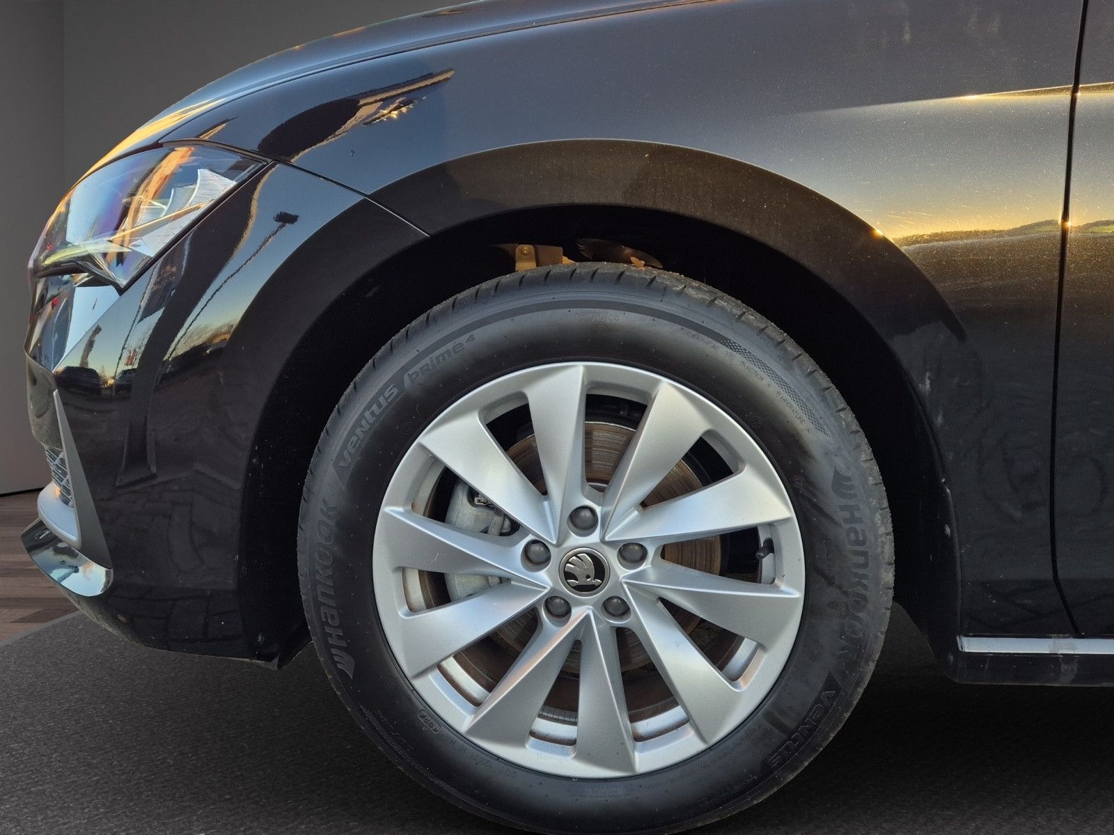 Fahrzeugabbildung SKODA Superb 1.5 TSI DSG Combi ACC/SHZ/LED/NAVI/RFK