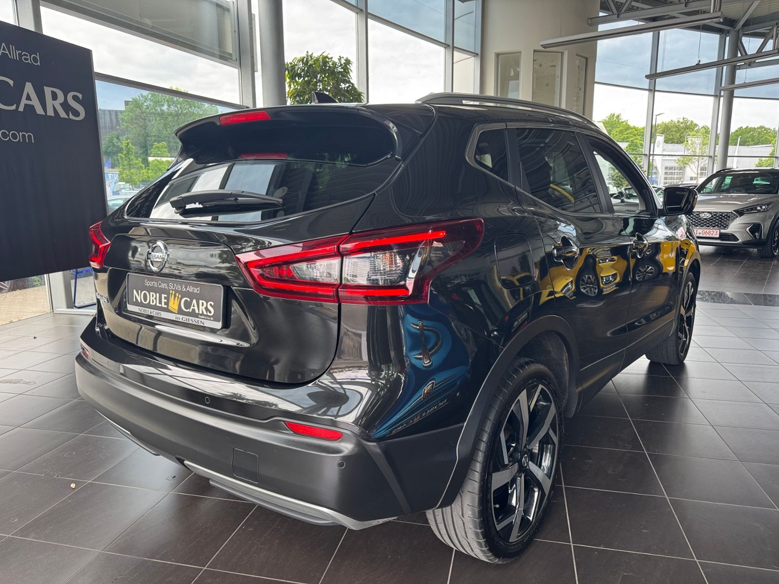 Fahrzeugabbildung Nissan Qashqai Akari PANO RFK AHK NAVI ALU
