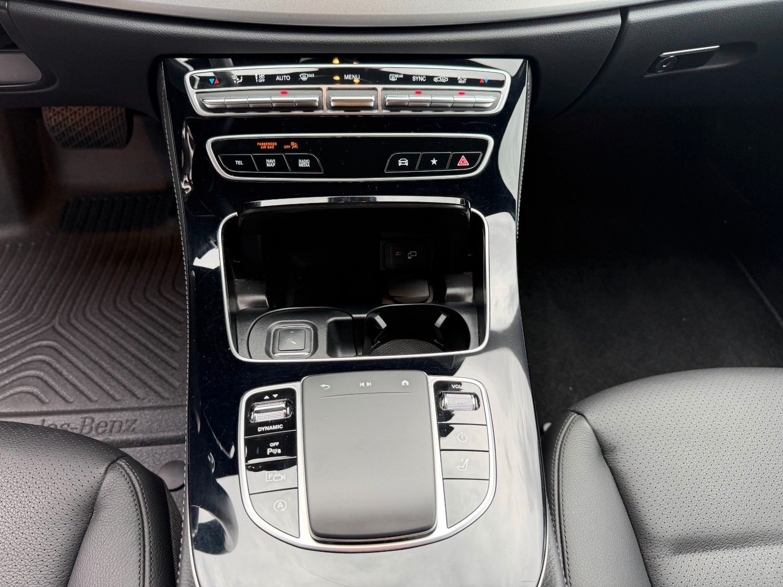 Fahrzeugabbildung Mercedes-Benz E 200 d T TAXI AVANTGARDE R-Kamera+Kindersitz