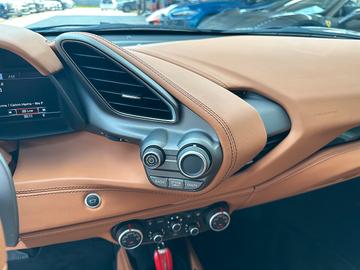 صورة مصغرة 39 لـ 2017 Ferrari 488 GTB