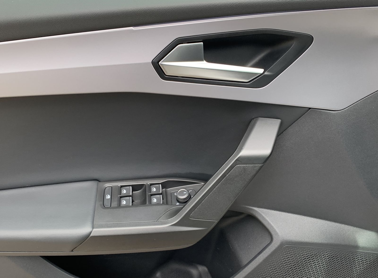 Fahrzeugabbildung SEAT Leon 1.5 TSI*FR-Line*LED*Navi*PDC*Spur*