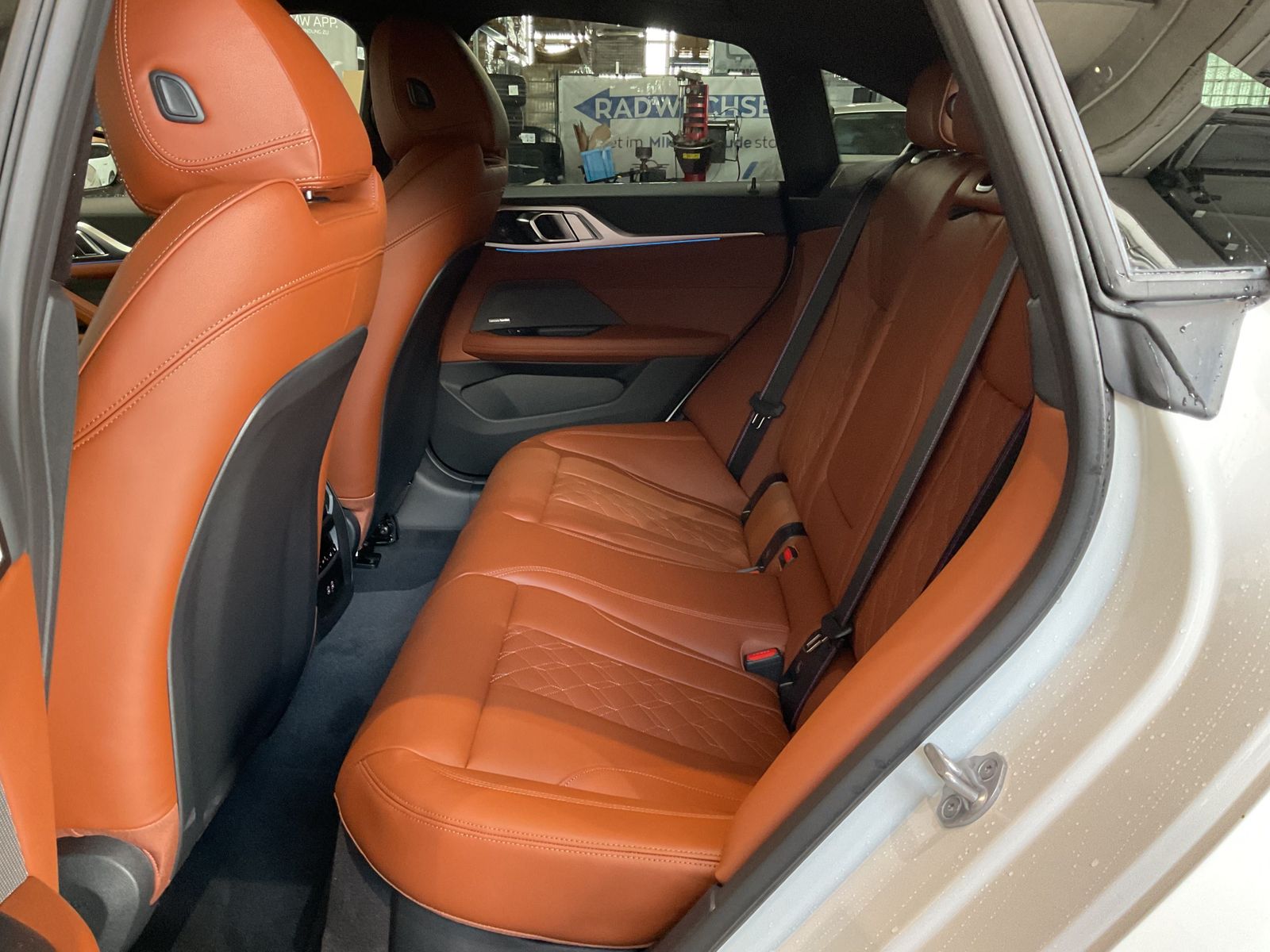 Fahrzeugeinzelansicht 13 Fahrzeugabbildung BMW i4 M60 |elektr. Glasdach |AHK |Harman Kardon