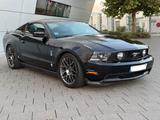 Ford Mustang GT 5.0 PANO DE ERSTAUSLIEFERUNG VOLL - Ford aus 2011