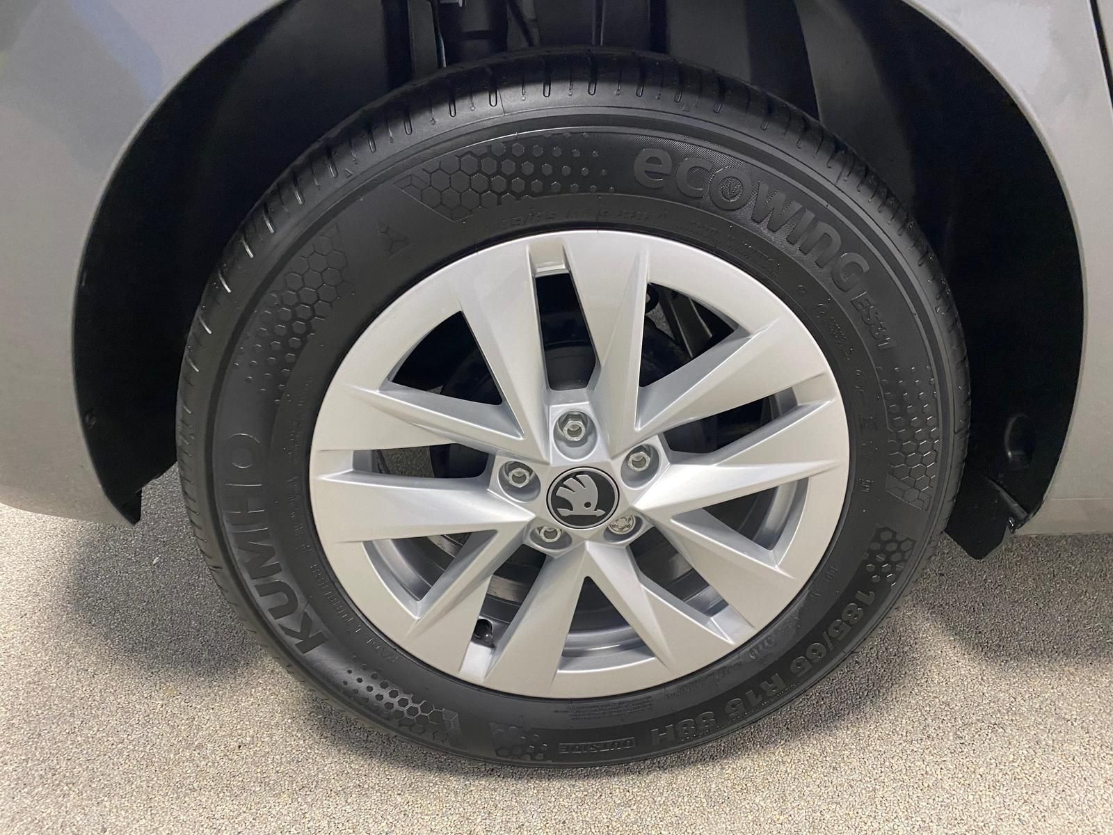 Fahrzeugabbildung SKODA Fabia Selection APP+KLIMA+RFK+PDC+SITZHEIZ+Andro
