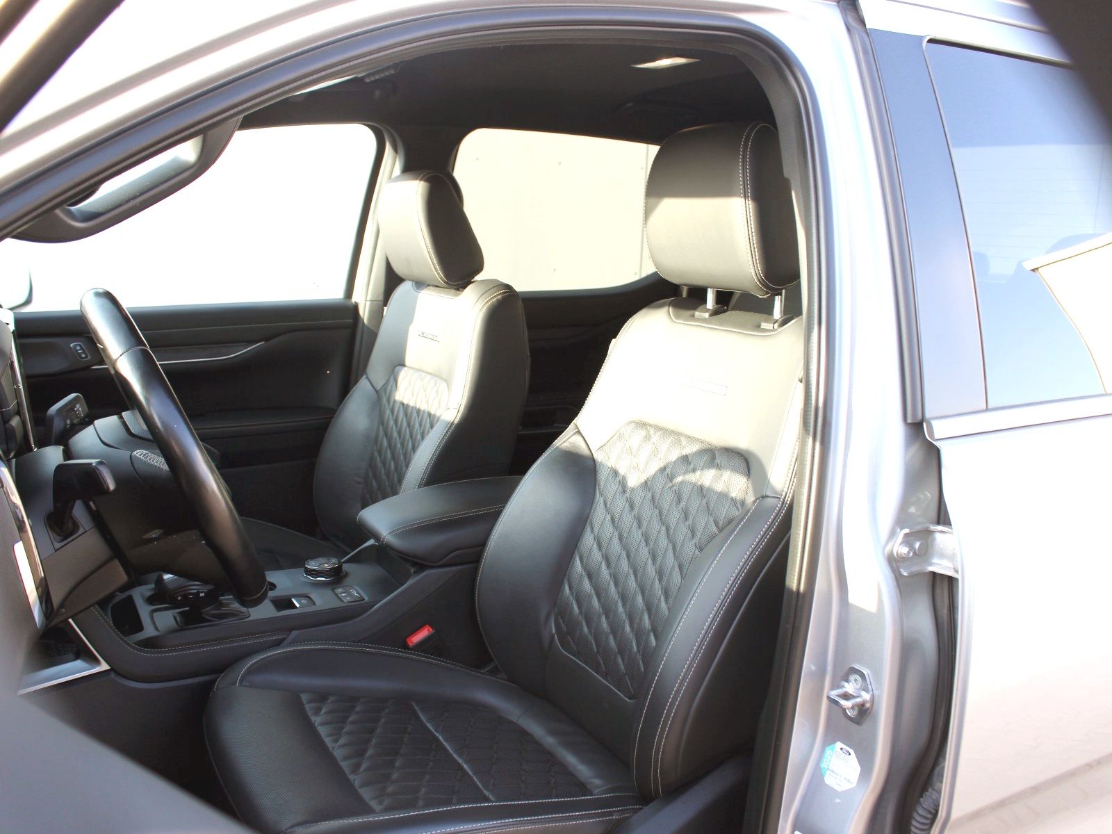 Fahrzeugabbildung Ford Ranger Platinum e-4WD Doppelkabine