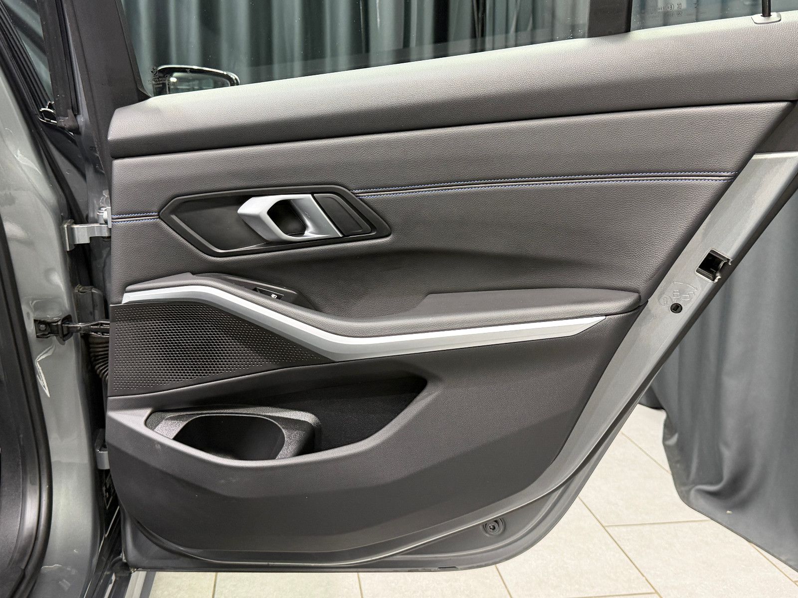 Fahrzeugabbildung BMW 330i Touring M Sport|HIFI|WIDESCREEN|KAMERA|NAV