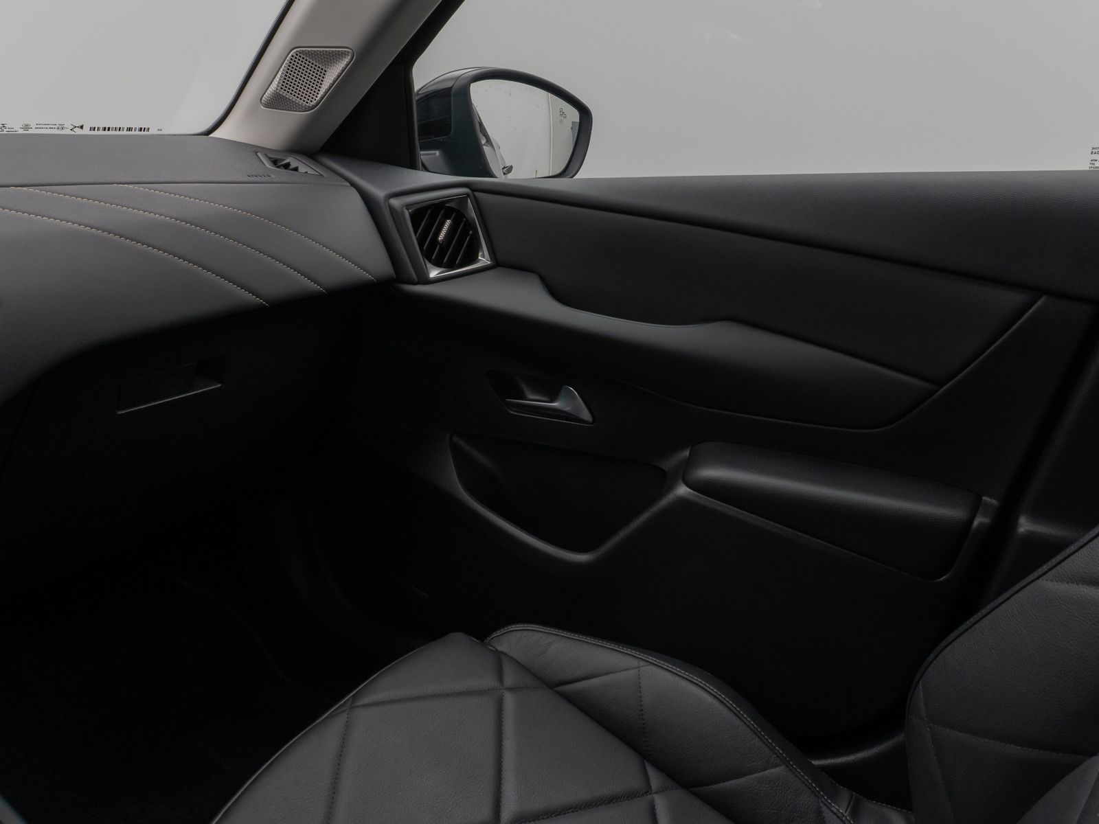 Fahrzeugabbildung DS Automobiles DS3 Crossback Faubourg Kamera Navi Sitzhzg