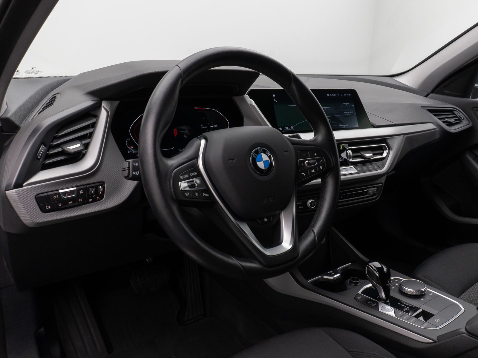 Fahrzeugabbildung BMW 118i Kamera DAB Lordos CockPitPro Lenkrhzg LED