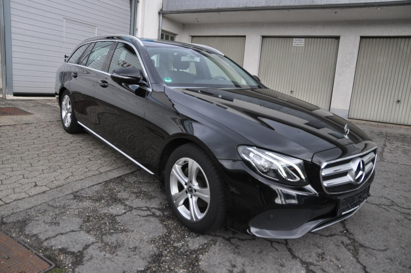 Mercedes-Benz E 220d T 9G-Tronic Autom.**AHK-LED-Kamera-Navi**