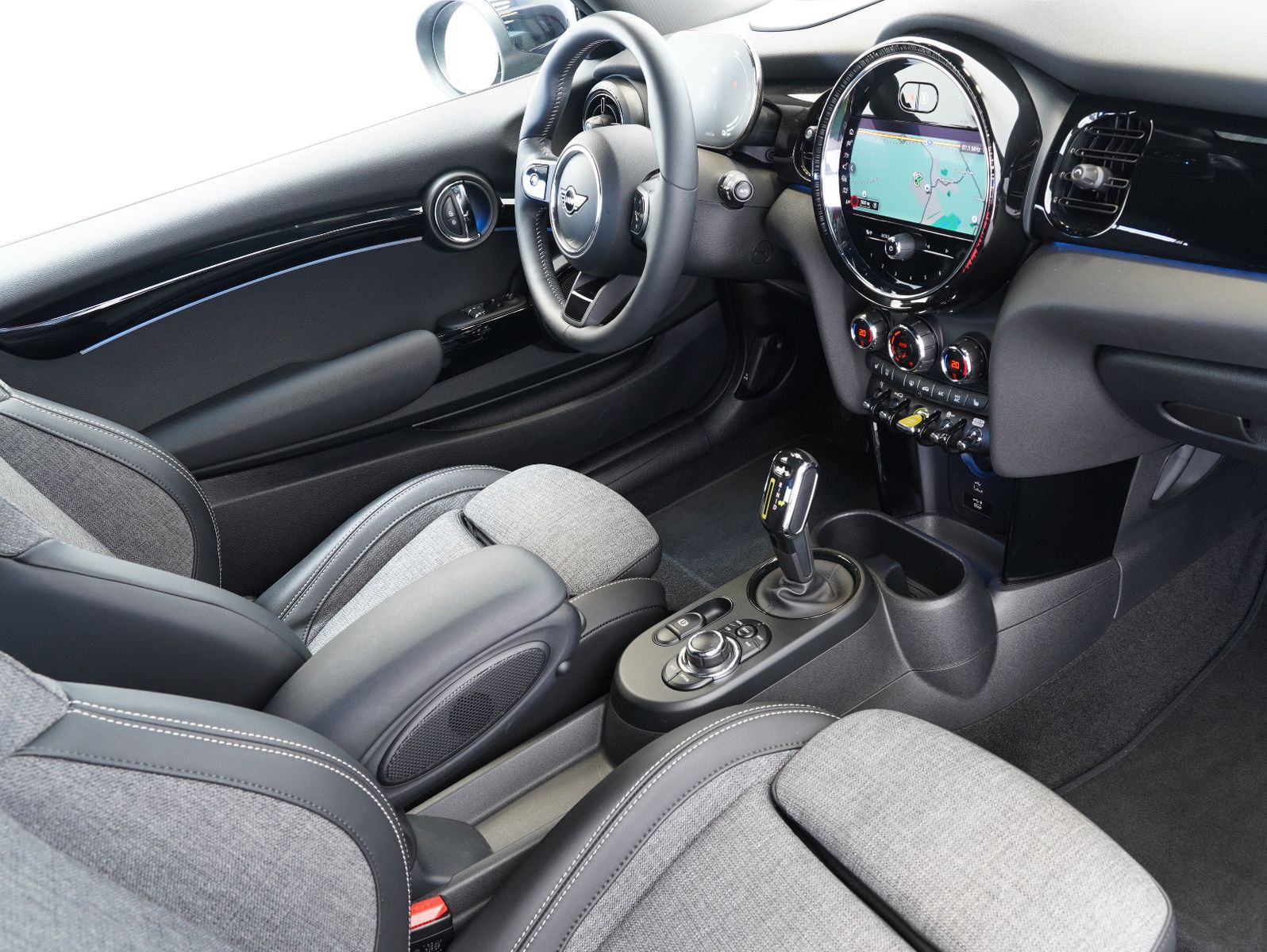 Fahrzeugabbildung MINI Cooper SE Classic Trim YOURS/LED/NAVI/WÄRMEPUMPE