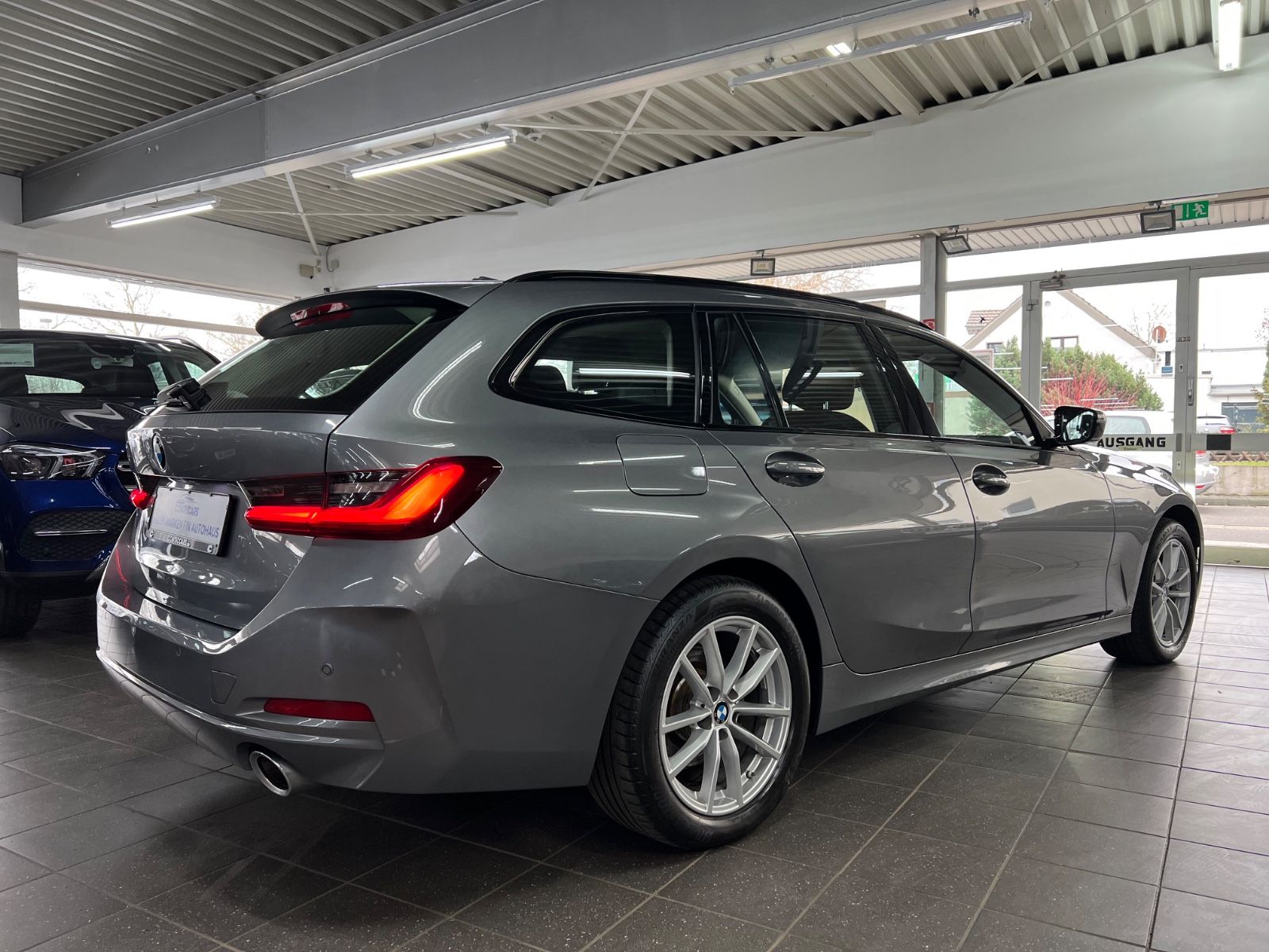 BMW 320d Touring xDrive III Driving Assistant III foto 11