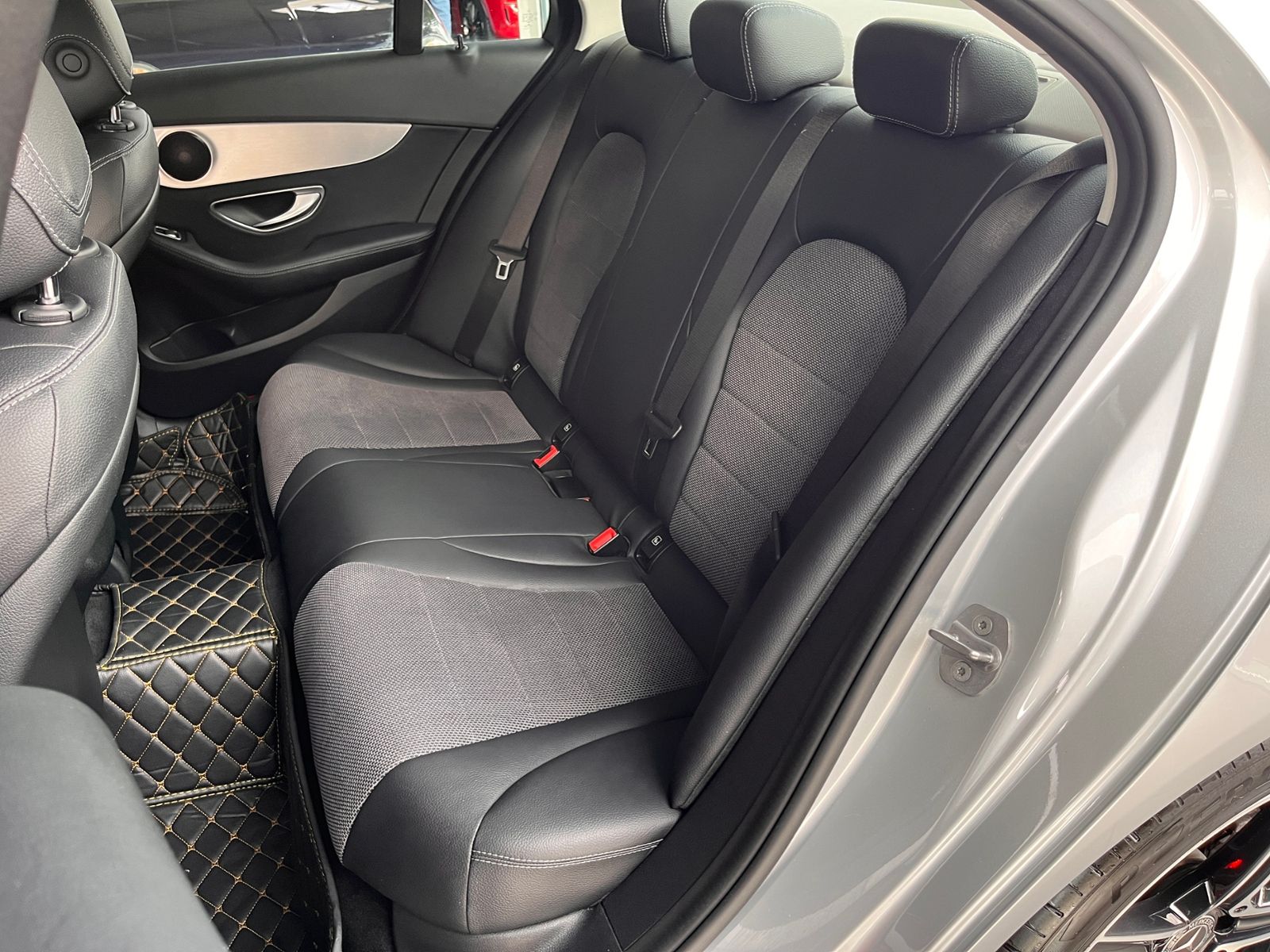 Fahrzeugabbildung Mercedes-Benz C 200 9G-TRONIC AMG Line NAVI LED