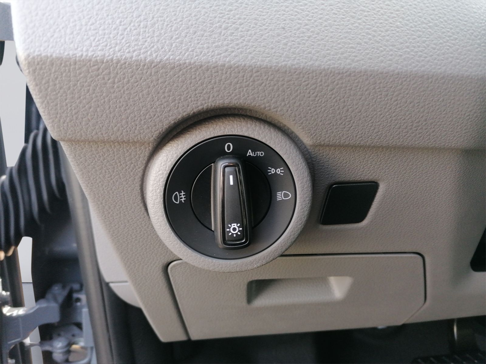 T6.1 Kombi 2.0 TDI DSG LED+NAVI+ACC+PDC+