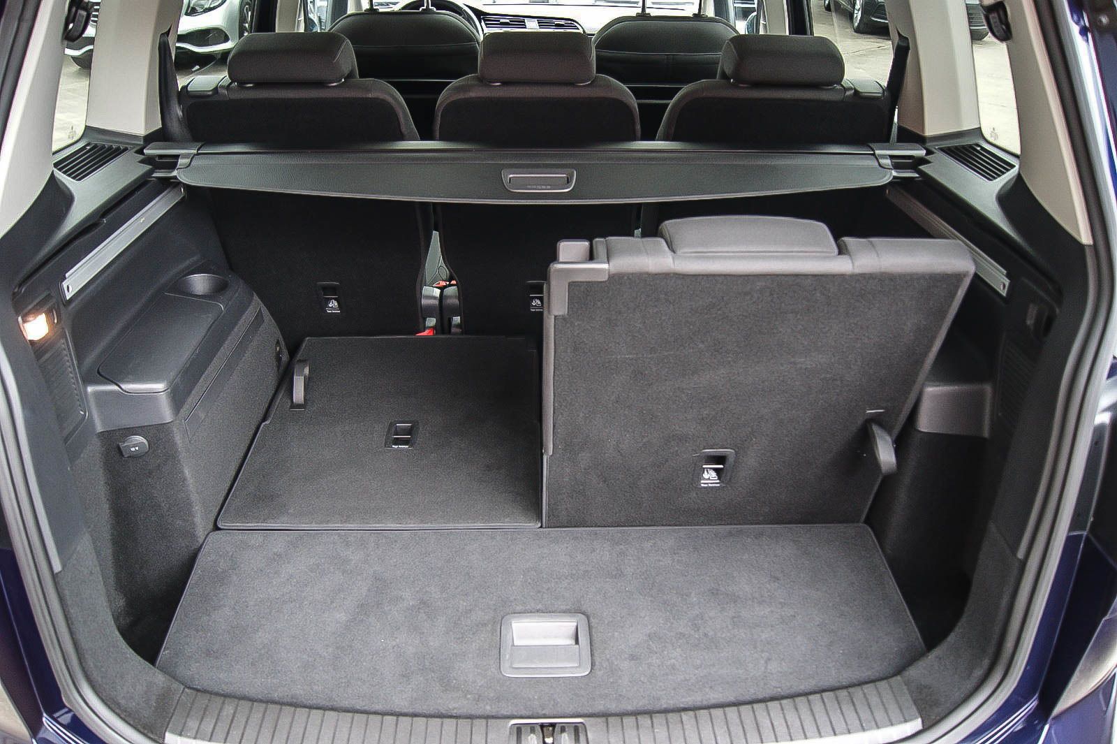Fahrzeugabbildung Volkswagen Touran 14TSI Highline DSG PANORAMA STDHZG 7SITZE