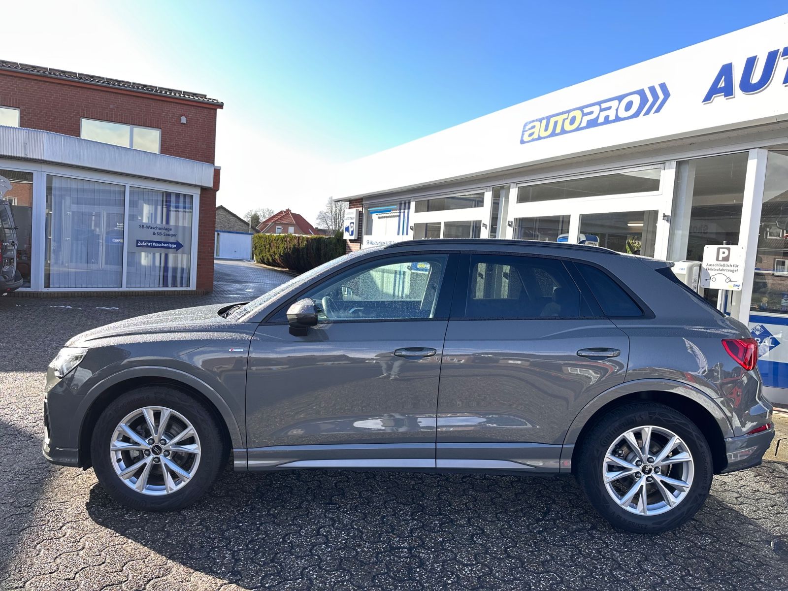 Fahrzeugabbildung Audi Q3 35 TFSI S line S Tronic Navi/ACC/SHZG/LED/PDC