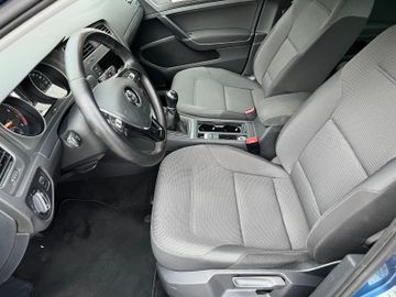 Volkswagen Golf - 8