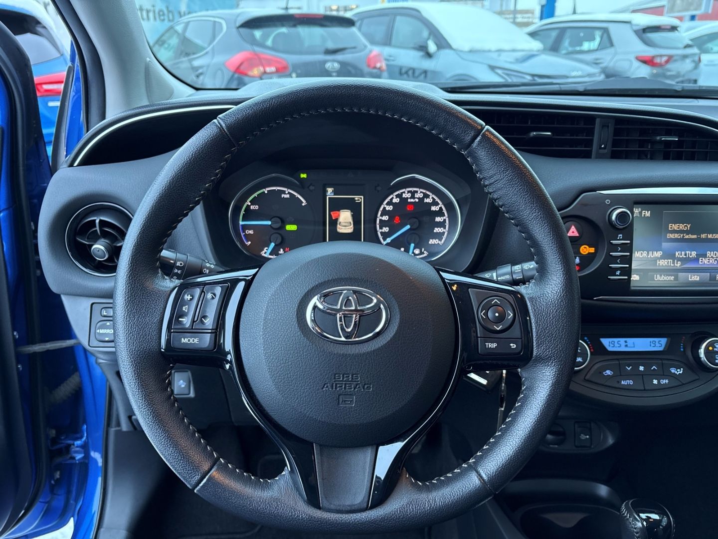 Fahrzeugabbildung Toyota Yaris Hybrid Comfort KLIMA PDC v/h