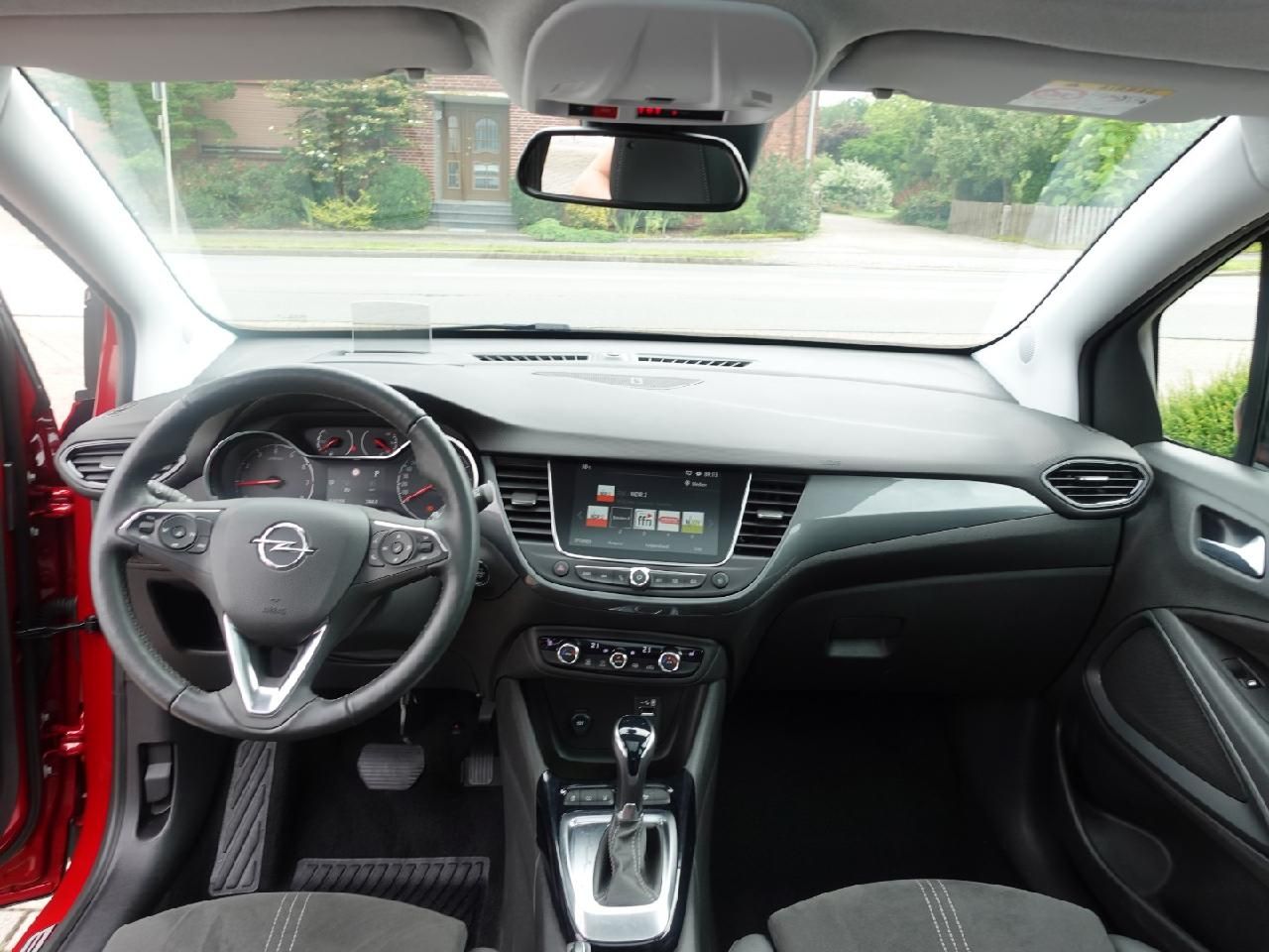 Fahrzeugabbildung Opel Crossland 1,2 Ultimate Automatik
