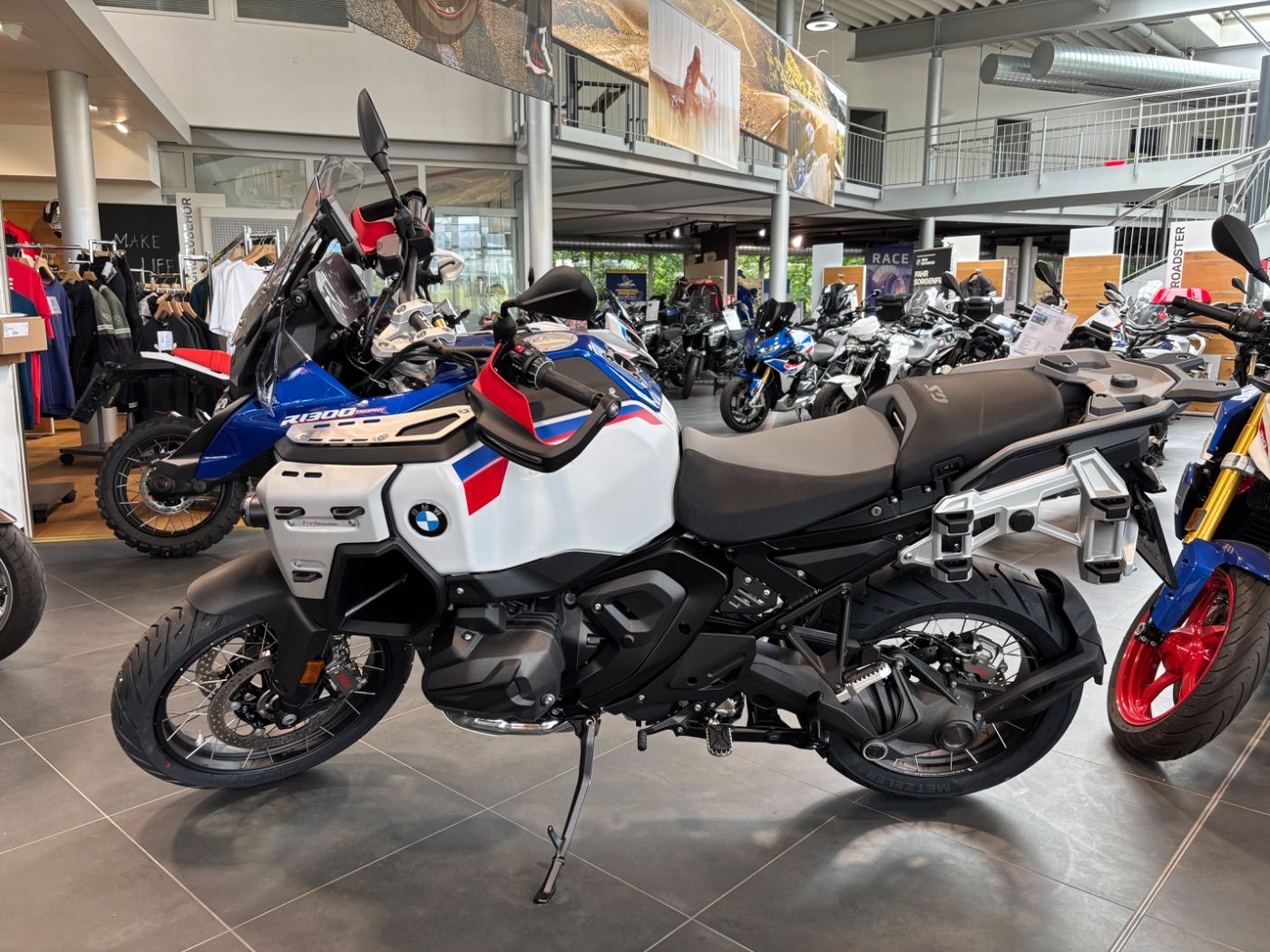 Fahrzeugabbildung BMW R 1300 GS Adventure Trophy 3 Pakete ASA