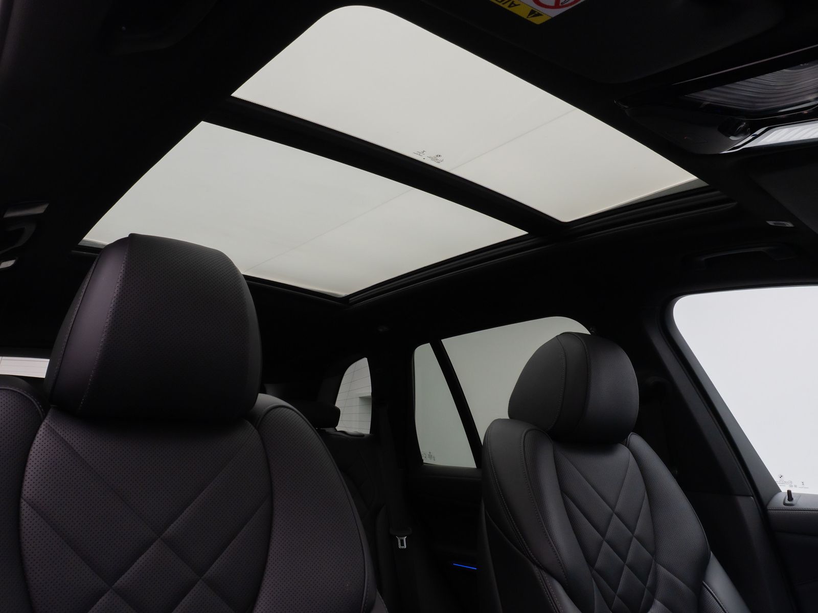 Fahrzeugabbildung BMW X5 xD40d M Sport Panorama 360° HUD DAB HiFi AHK