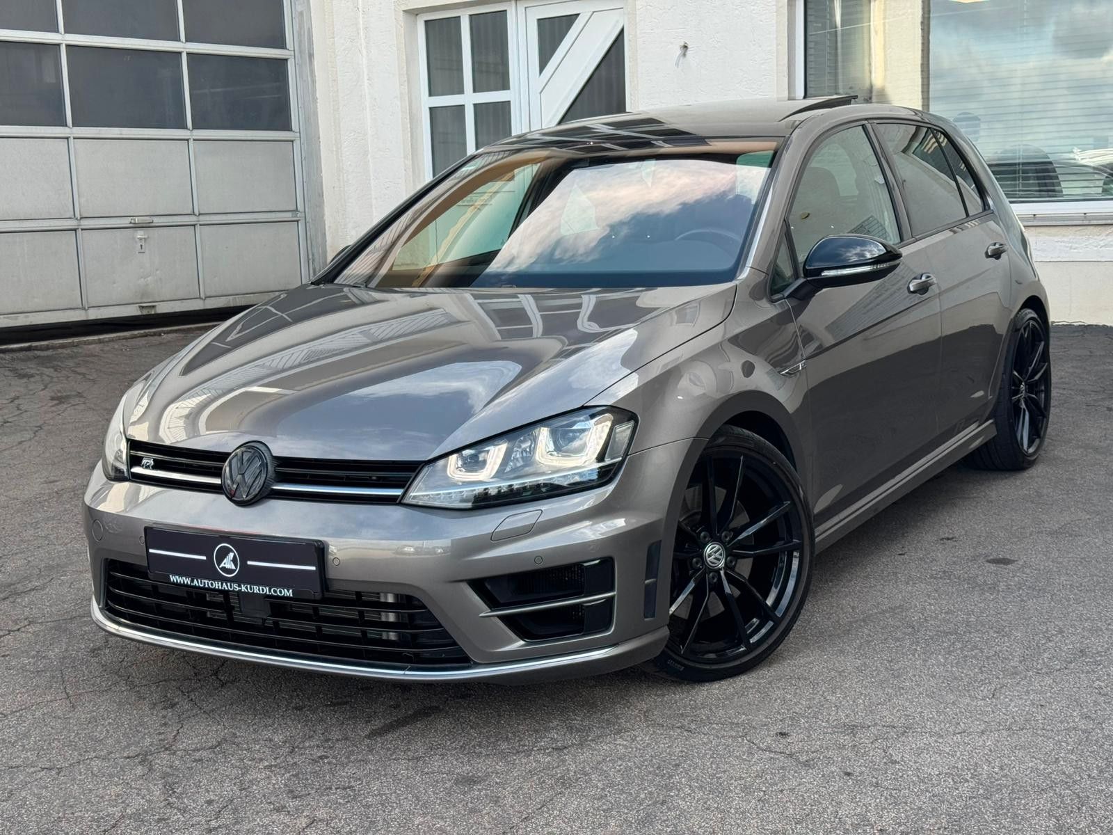 Golf VII R 4M ACC R-KAMERA PANO DYNAUDIO CARPLAY
