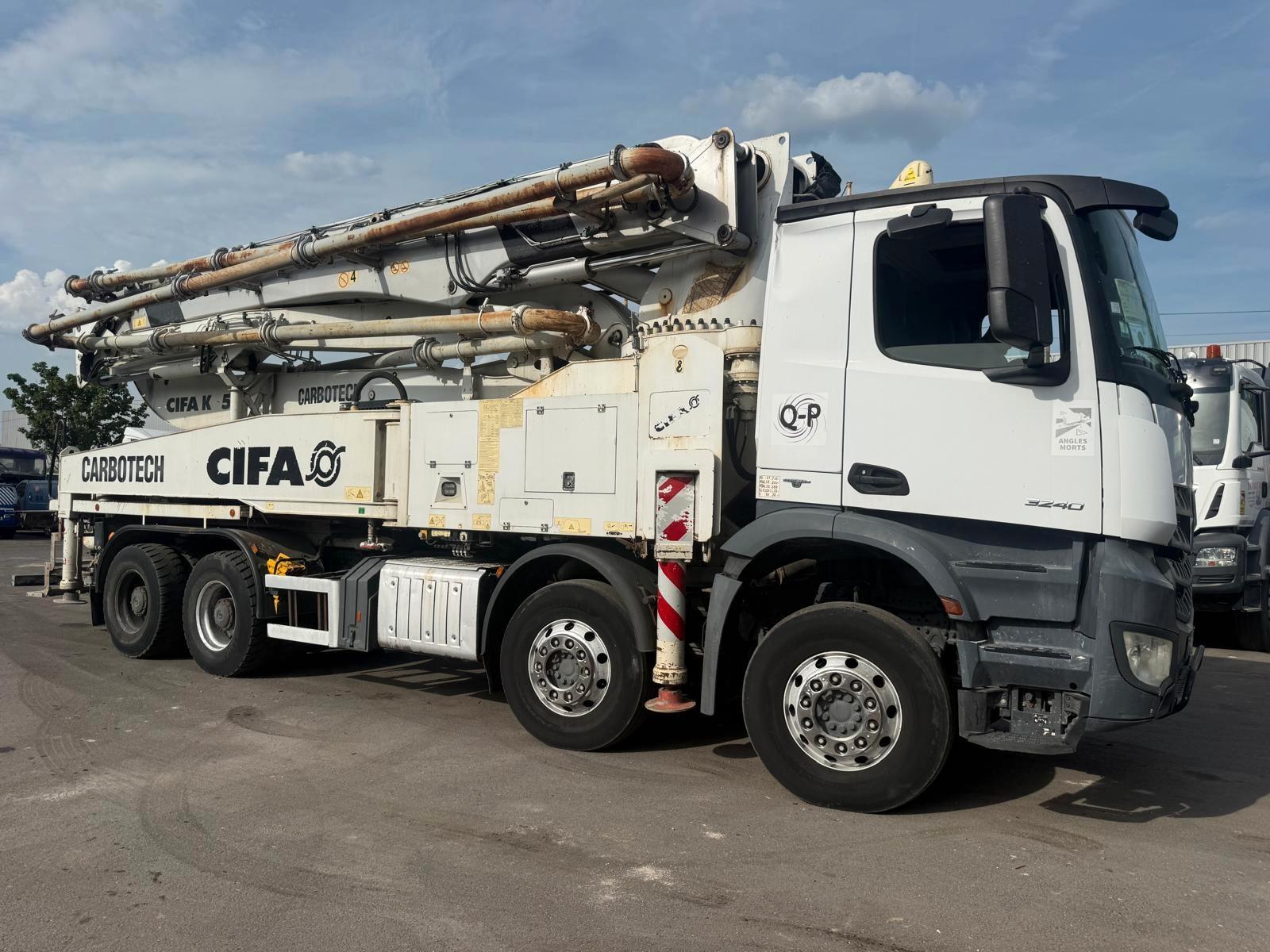Mercedes-Benz Arocs 3240