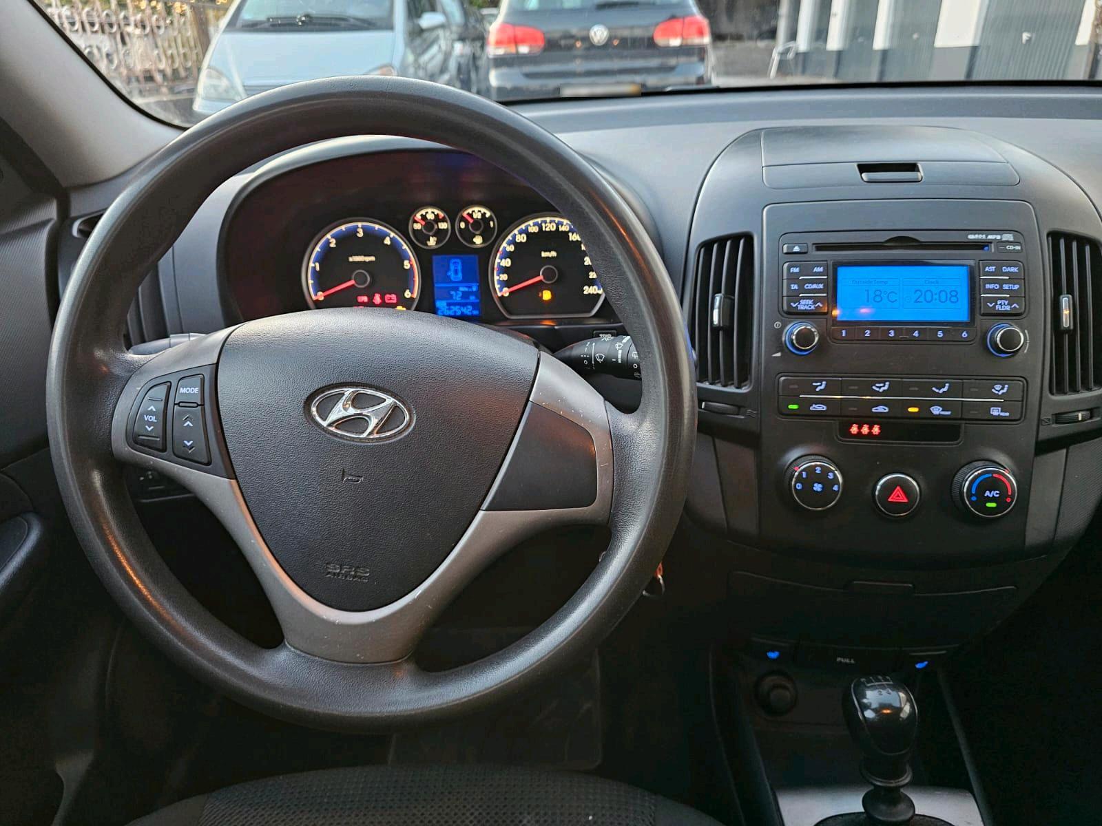Hyundai i30 2009 — photo 8