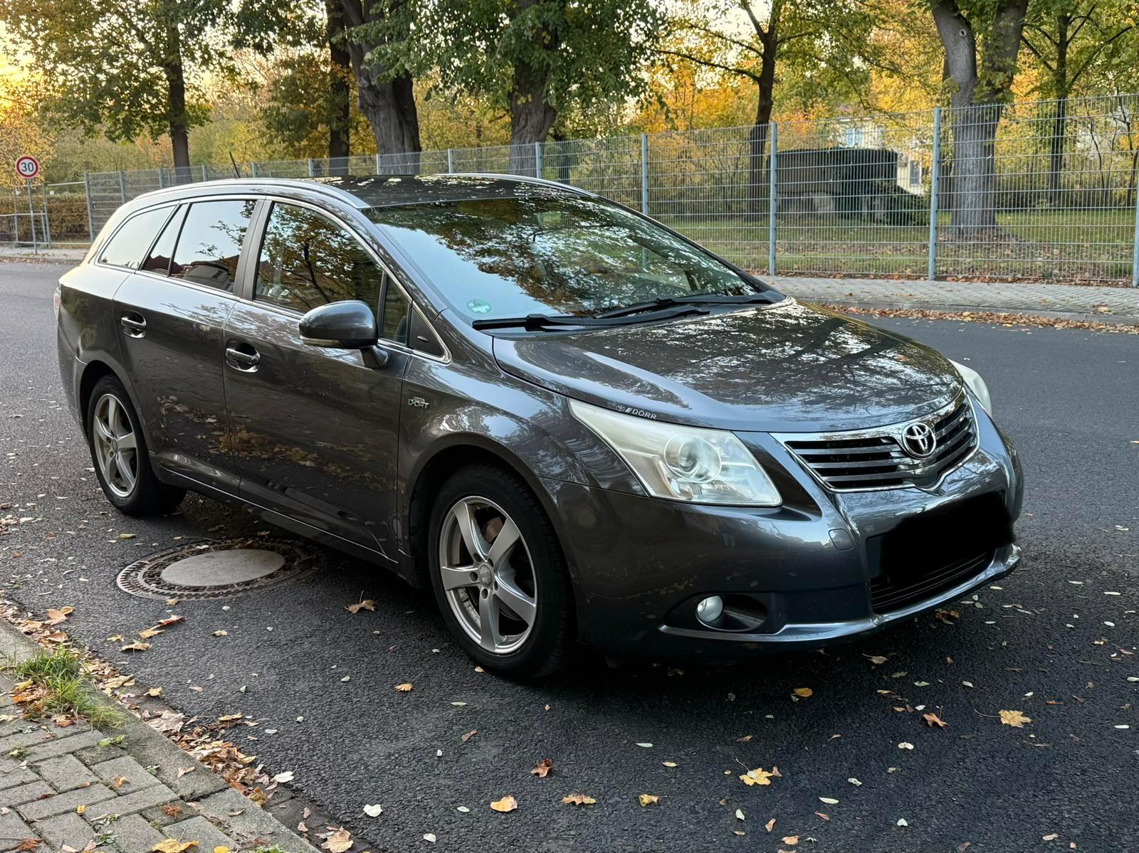 Toyota Avensis 2011 — photo 7