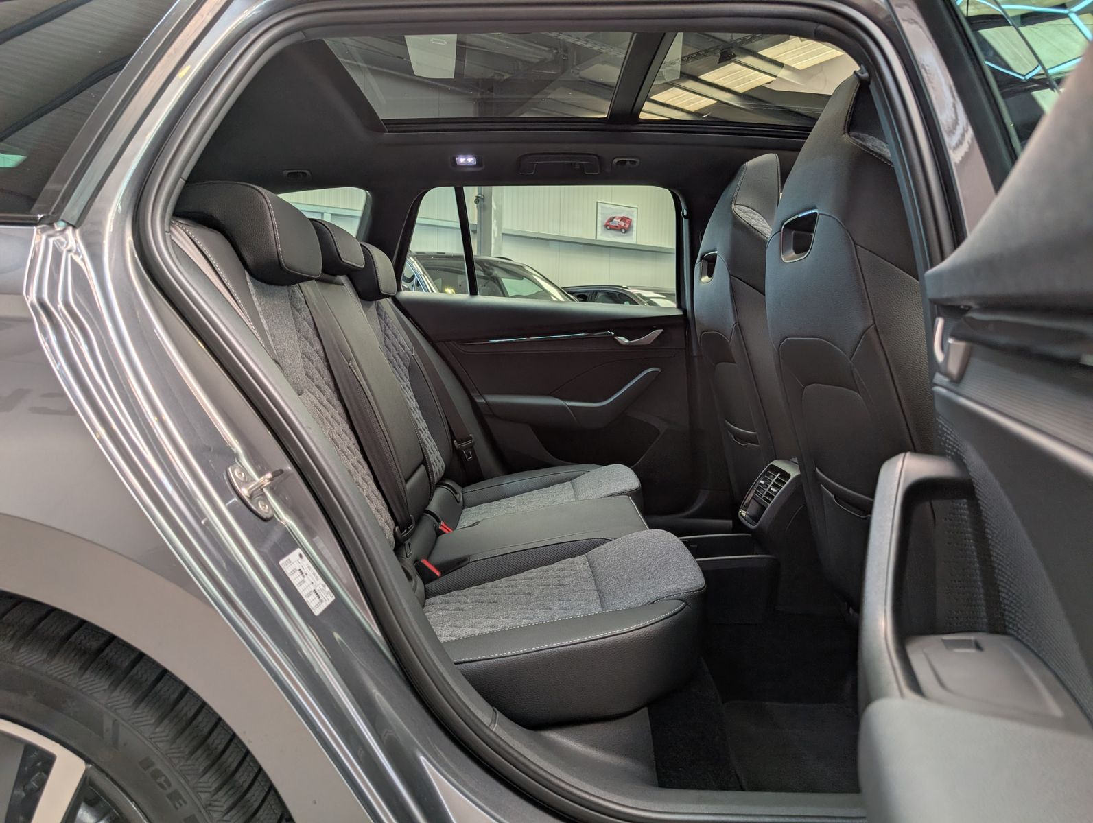 Fahrzeugabbildung SKODA Octavia 1.5 TSI Sportline Pano Matrix AHK 5J-Gar