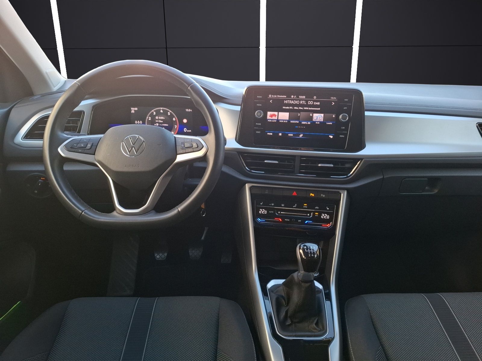 Fahrzeugabbildung Volkswagen T-Roc TSI Life LED Navi AID Park-Assoist SH