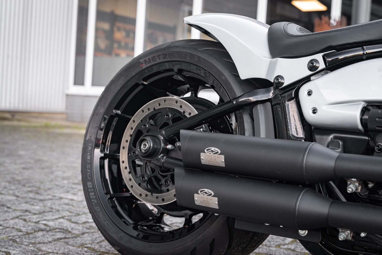 Fahrzeugabbildung Harley-Davidson SILVER DARK FAT BOY FLFBS 114 MY24 - JEKILL&HYDE
